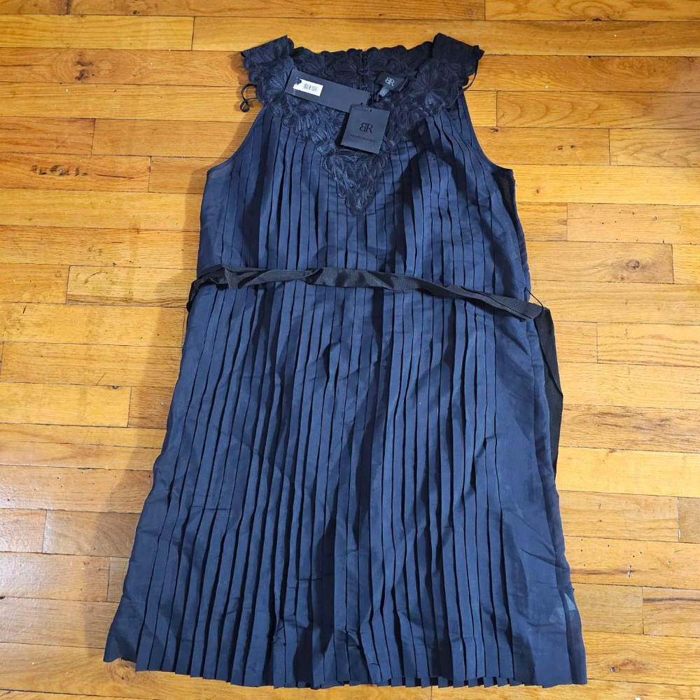 Banana Republic Black Sleeveless Pleated Dress Size 4